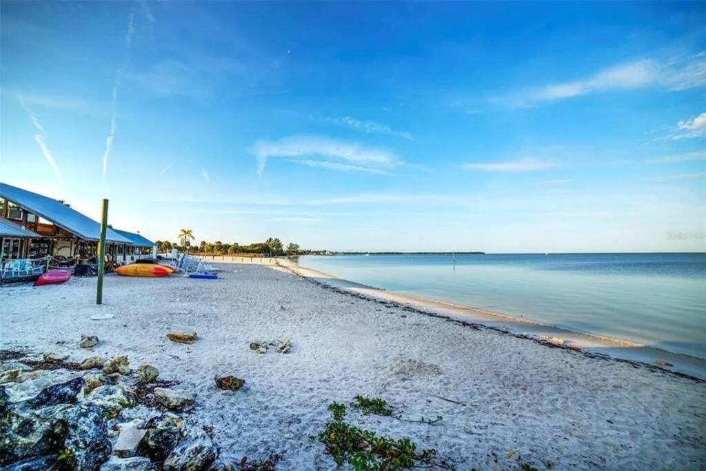 Manatee, Studio202, Beach Steps Away! Pool+Wifi รัสกิน ภายนอก รูปภาพ