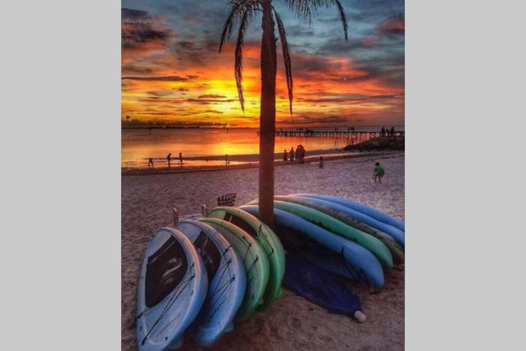 Manatee, Studio202, Beach Steps Away! Pool+Wifi รัสกิน ภายนอก รูปภาพ